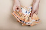 Vanaf deze leeftijd zou je in België meer dan het gemiddelde moeten verdienen (en wat als dat niet het geval is?)