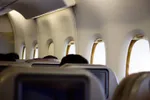 Passagier doet schokkende ontdekking tijdens vlucht, waarna het gehele cabinepersoneel geschorst wordt