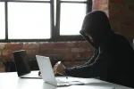 Professionele hacker onthult 5 veelgemaakte fouten waarmee hij je smartphone supersnel kan kraken