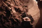 Beelden van ‘verdwaalde’ man in catacomben van Parijs zorgen voor koude rillingen: “Engste wat ik ooit zag!”