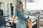 Eva Daeleman toont haar 'zachte buik en gek navelputteke': "Just wear the damn bikini, babe!" (foto's)