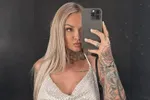Temptation-Pommeline bracht een bezoekje aan Tomorrowland en zette haar vele tattoos ferm in de kijker (foto's)