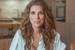 Saartje Vandendriessche 'koningin van Kreta' gedoopt nadat ze poseert in bikini (foto's)