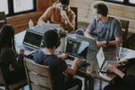 AI onthult de exacte datum waarop wereldwijd een werkweek van 4 dagen zal ingevoerd worden