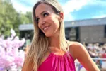 Amaai! Elisabet uit 'De Mol' trekt een paar jurkjes aan waarin 'alles' goed tot zijn recht komt (foto's)
