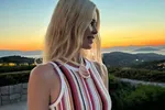 Jarige Claudia Schiffer (55) bewijst dat ze een écht icoon is met fenomenale badpakfoto's