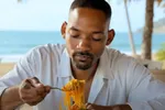 Mensen ‘doodsbang voor de toekomst’ na vergelijking van AI-video’s van Will Smith die spaghetti eet door de jaren heen