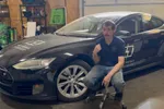 Alex verving zelf de batterij van zijn Tesla Model S, met 760.000 km op de teller: dit betaalde hij daarvoor