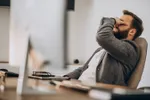 Goed betaald, dik pensioen... en toch wil meer dan de helft van de ambtenaren overstappen naar privésector: "Werkstress is te groot!"