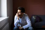 Steven (35) werd door zijn vrouw Karolien (30) gesmeekt om een open relatie: "Ik stemde toe, maar toen ging het dramatisch fout..."