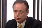 Premier Bart De Wever haalt plots keihard uit naar Poetin: "We moeten hem gewoon kreupel slaan!"