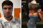 Wonderboy van het tennis Carlos Alcaraz zou een nieuw lief hebben, en da's een blonde stoot die graag uit de kleren gaat (foto's)