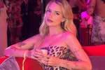 Kate wie? Lottie Moss steelt de show in een pikante doorschijnende jurk: "Je ziet wel erg veel vlees!"