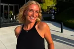 Jacques kan trots zijn: dochter Julie verandert in afgetraind fitness-beest tijdens HYROX (foto's)