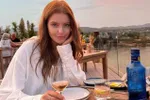 Anna bewijst nog eens in bikini dat ze een van de knapste gingers van de Lage Landen is (foto's)