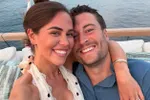 Haar in de boter tussen Sarah en Viktor? "Jij bent een bomma... Ik mag niks: geen koers kijken, geen pinten drinken!"