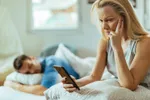 Relatie-expert onthult 8 signalen die kunnen verraden dat je partner vreemdgaat (en nummer 7 zal je verrassen!)