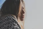 Onverwacht, wild en hunkerend naar meer: Katrijn (33) had triootje met haar ex en zijn maat, maar dan ging het mis...