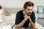Wouter (47) heeft een probleempje in bed: "Ik krijg hem niet meer recht door de slaapkamerdecoratie die mijn vrouw koos!"
