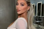 Kayley, ooit nog beroepsmilitair, gooit nu andere 'wapens' in de strijd: "Dat zijn twee atoombommen!" (foto's)