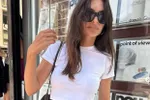Zal ze zo vriendjes blijven met de gevreesde 'Insta-politie'? Emily Ratajkowski poseert volledig in haar 'geboortekostuum'