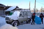 En wij maar klagen in de winter... Video toont krankzinnige 'proces' om auto te rijden in koudste stad op aarde bij -71 graden