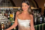 Boze Naomi wordt uit strandbar gegooid wegens 'zeer ongepaste' outfit. Maar oordeel vooral zelf... (foto's)