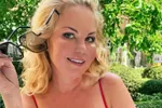 Lesley-Ann Poppe veegt 'belediging' van tafel met krachtige boodschap en... twee serieus gepeperde foto's