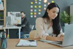Vergeet de 9-tot-5: Gen Z’s bizarre nieuwe werktrend ‘microshifting’ verandert alles!