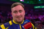 Luke Littler passeert wéér langs de kassa: dit waanzinnige bedrag ontvangt hij van een van zijn sponsors