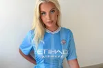 De bloedhete Elsa heeft zichzelf een erg pikante challenge opgelegd (en de Premier League-voetballers zijn alvast grote fans)