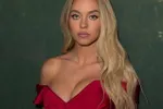 Bloedhete Sydney Sweeney gaat volledig uit de kleren om haar nieuwste film te promoten (foto's)