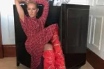Céline Dion toont met een heerlijke (throwback) badpakfoto dat ze nu al helemaal klaar is voor de zomer