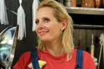 Lekker lekker! Chef Sofie Dumont ziet er 'smakelijk' uit in bikini en badpak (foto's)