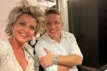 Wesley Sonck wordt een 'gelukzak' genoemd nadat zijn vrouw Virginie nog eens staat te pronken in bikini
