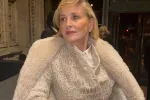 Sharon Stone steelt op haar 68e (!) nog steeds de show in bikini: "Zo puur en zo echt!" (foto's)