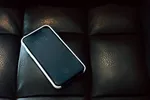 Apple waarschuwt mensen die hun iPhone 's nachts opladen: "Slechts drie keer ademhalen en je bent al bewusteloos"