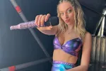 Camille viert haar 25e verjaardag... Wij vieren dat met haar lekkerste (bikini)foto's!
