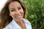 Hallo kroket! Phaedra Hoste (54) heeft het nog steeds: voormalig model maakt indruk in bikini!