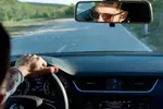 Met de wagen op vakantie? Deze fout met je rijbewijs kan alles verpesten