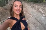 Lenthe Stevens maakt Ibiza onveilig in bikini... en zet vooral haar zeer bevallige 'achtergevel' in de spotlights