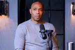 Thierry Henry (48) showt nog eens zijn sixpack en iedereen is omver geblazen: "Hoe kan dat!?"