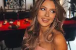 Kersverse mama Amy Courtens deelt een knappe badpakfoto, met een boodschap: "Hard gewerkt"