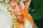 Hollandse knapperd Sterre Heijnen gooit weer lustig wat kleren uit... en wij hebben de foto's!