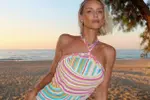 Amy De Winter deelt gloeiendhete strandfoto's... maar krijgt fikse waarschuwing van haar volgers