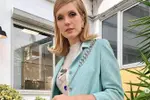 ‘Knokke Off’-actrice Emma Moortgat duikt in felgroen badpak een bergmeer in, en haar volgers gaan helemaal los