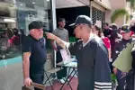 Belg weigert handdruk van YouTube-miljonair in Santa Domingo... en dan loopt het volledig uit de hand