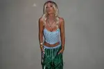 Anouk Matton trekt een weinig verhullende jurk aan, deelt daarvan een foto... en Instagram breekt doormidden!