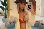 Hollands bommetje Lynn trekt een paar bikini's aan en laat de herfst even vergeten: haar volgers krijgen het weer warm! (foto's)