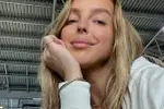 Hopla! Luna Stevens laat ons in close-up meegenieten van haar fenomenale 'heuvellandschap' (foto's)